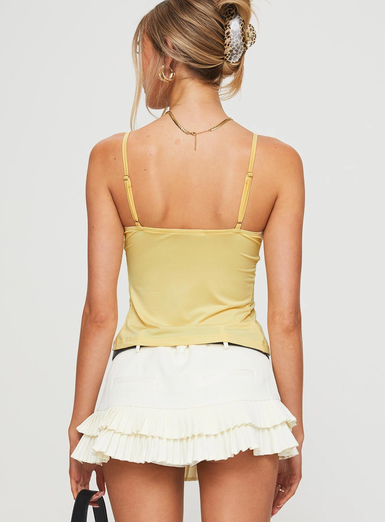 Amarillo Encaje Marcio: ¡Un Rayo de Sol en tu Armario! Elegancia y Color para Ti.
